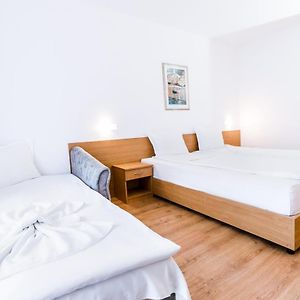 Classic Dreibettzimmer